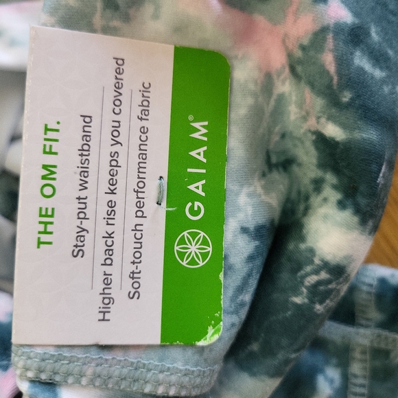 NWT Women XS GAIAM OM-DRI Hi Rise Pocket Capri Berkley Print Exercise Yoga Pants - Picture 8 of 10